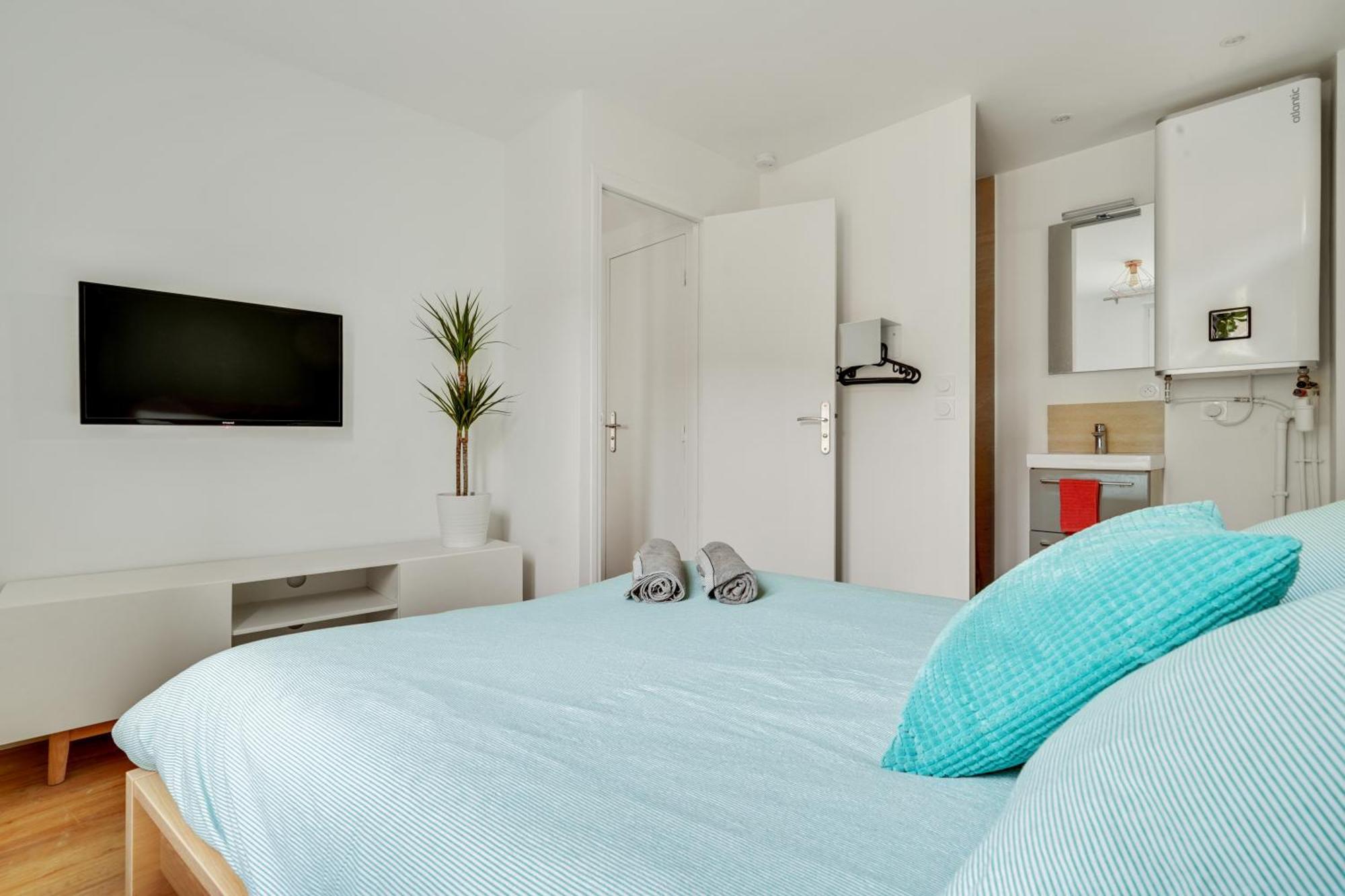 2 Pieces Equipe Avec Wifi Proche Paris - R7